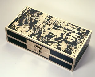 Dokumenten- oder Heiratstruhe mit Figuren in einer Berglandschaft, Wan Li Periode 1573-1619